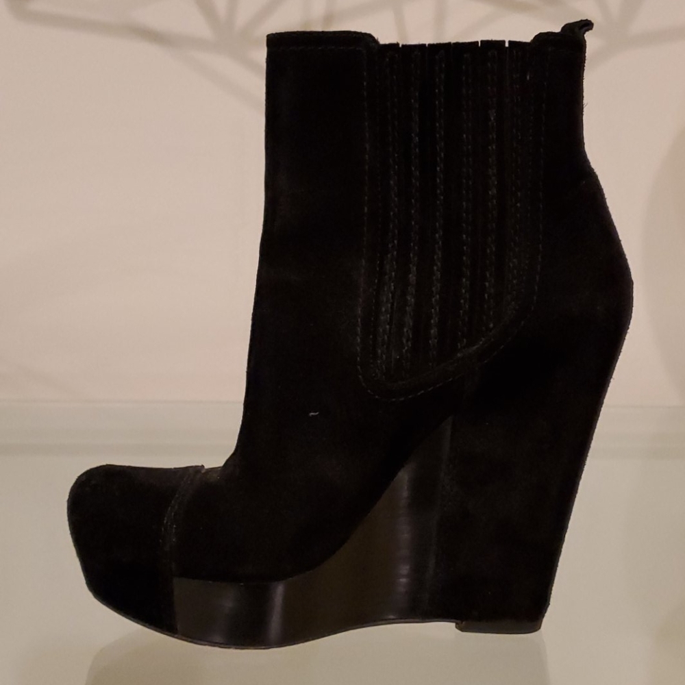 Suede boots